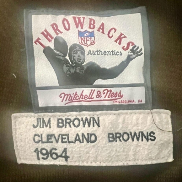 1964 throwback jersey of Clevelands Jim Brown authentic Mitchell and Ness - Picture 7 of 8